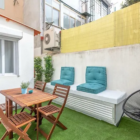 Sunny With Patio, By Timecooler Apartment Lisbon