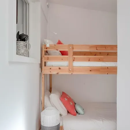Sunny With Patio, By Timecooler Apartment Lisbon