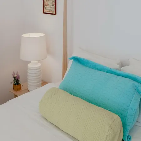 Sunny With Patio, By Timecooler Appartement