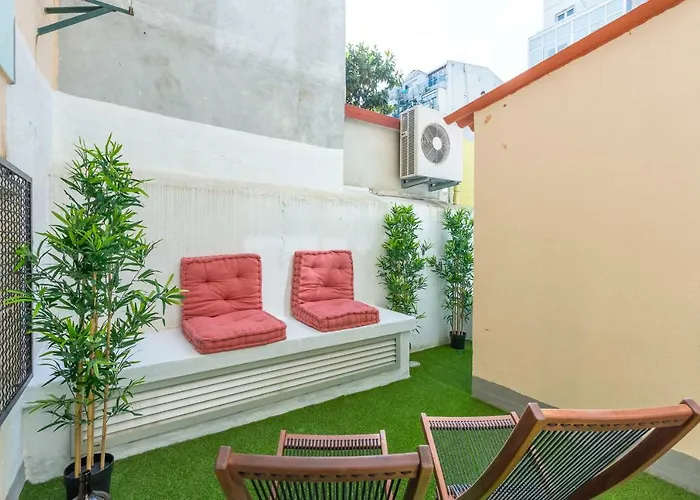 Sunny With Patio, By Timecooler דירה ליסבון