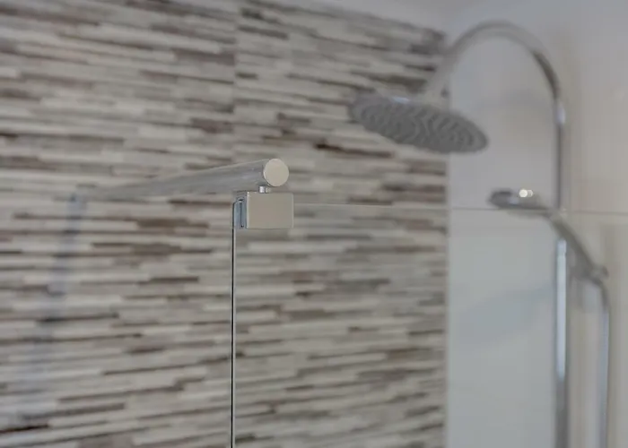 Sunny With Patio, By Timecooler דירה *