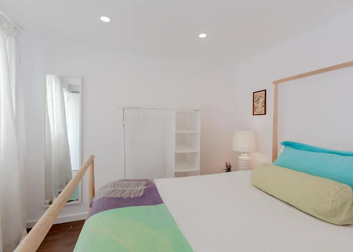 דירה Sunny With Patio, By Timecooler