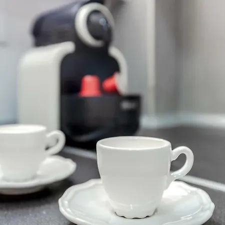 Sunny With Patio, By Timecooler 리스본