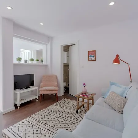 Sunny With Patio, By Timecooler 리스본