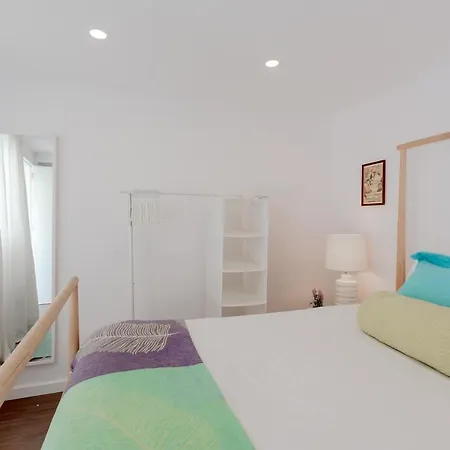 아파트 Sunny With Patio, By Timecooler